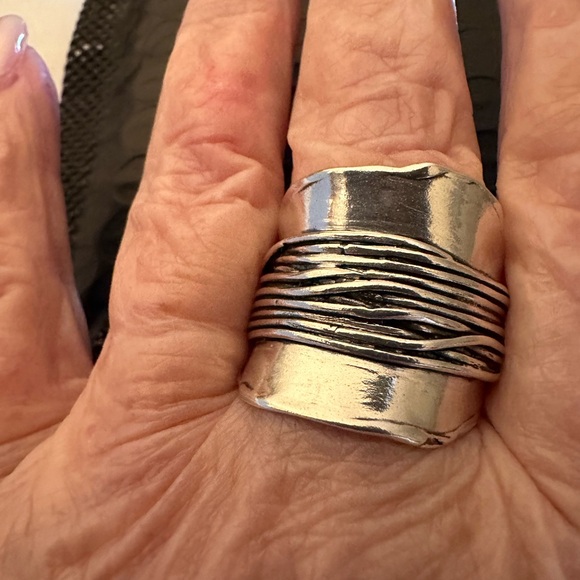 New ring - Picture 3 of 3